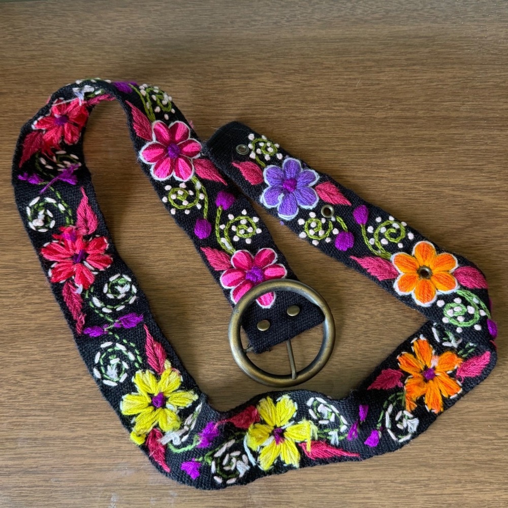 Handmade Peruvian Embroidered Floral Mutlicolor Wool Stitched Motiff Belt - Picture 2 of 3